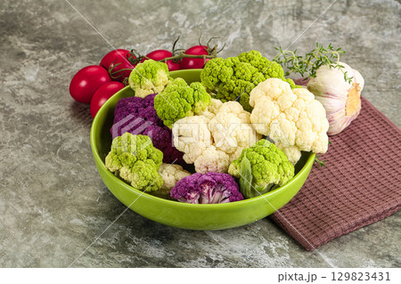 Raw cauliflower different colors heap 129823431