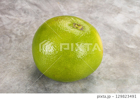 Green ripe fruit sweetie citrus Green ripe fruit sweetie citrus 129823491