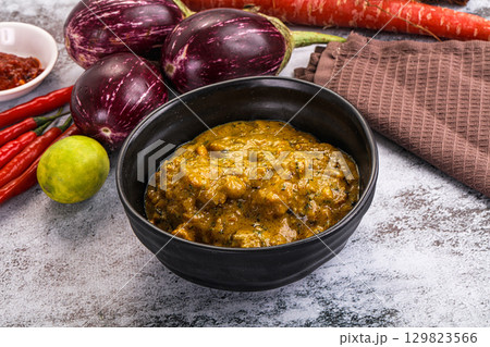 Indian chicken masala corma curry 129823566