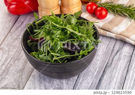 Fresh green ruccola salad leaves 129823590