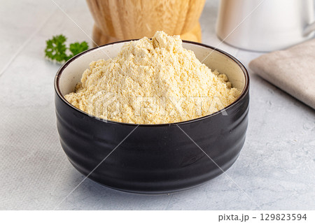 Yellow corn flour for bakery 129823594