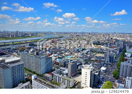 展望台から眺める都会の街並み 129824479