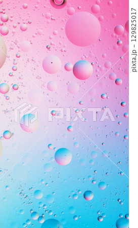 Colorful Artistic of Oil Drop Floating on the Water. Abstract Water Bubbles Background. Oil Drops on the Water Surface Colorful Artistic of Oil Drop Floating on the Water. Abstract Water Bubbles Background. Oil Drops on the Water Surface 129825017