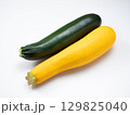 黄色、緑色、ズッキーニ 129825040