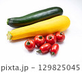 トマト、 ズッキーニ 129825045