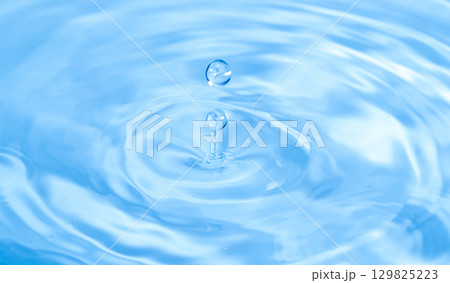 水しぶきのアクションショット 水しぶきのアクションショット 129825223