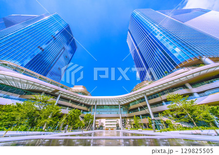 日本の東京都市景観8月19日 高輪ゲートウェイシティなどを望む 129825505