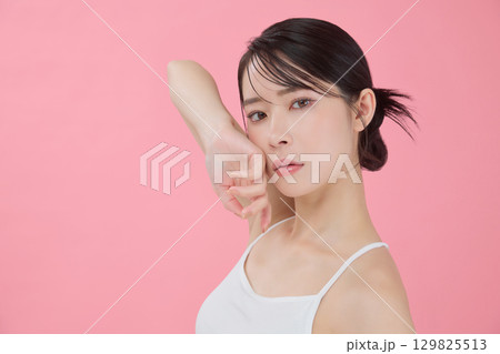 ビューティーイメージ 若い女性のポートレート ビューティーイメージ 若い女性のポートレート 129825513