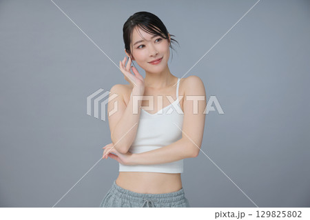 ビューティーイメージ 若い女性のポートレート ビューティーイメージ 若い女性のポートレート 129825802