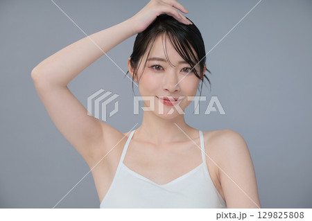 ビューティーイメージ 若い女性のポートレート ビューティーイメージ 若い女性のポートレート 129825808
