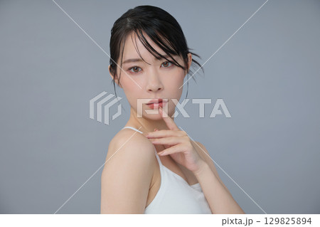 ビューティーイメージ 若い女性のポートレート ビューティーイメージ 若い女性のポートレート 129825894