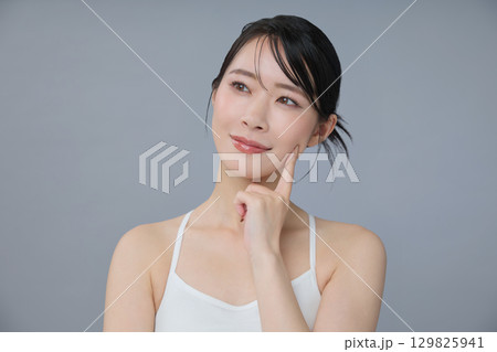 ビューティーイメージ 若い女性のポートレート ビューティーイメージ 若い女性のポートレート 129825941