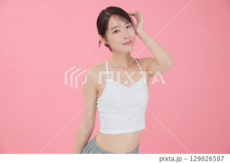ビューティーイメージ 若い女性のポートレート 129826587