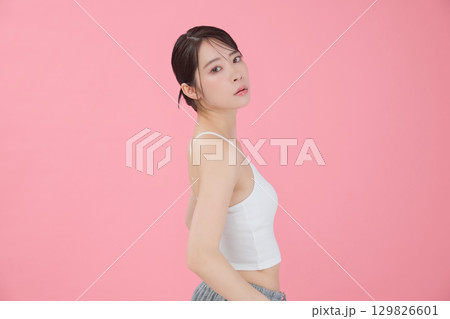 ビューティーイメージ 若い女性のポートレート ビューティーイメージ 若い女性のポートレート 129826601