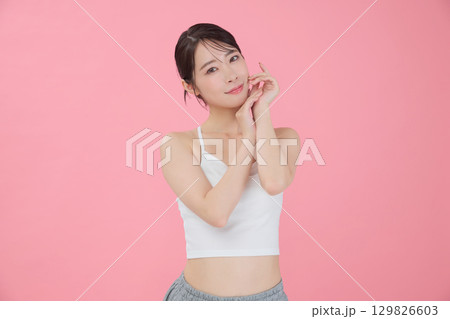 ビューティーイメージ 若い女性のポートレート ビューティーイメージ 若い女性のポートレート 129826603