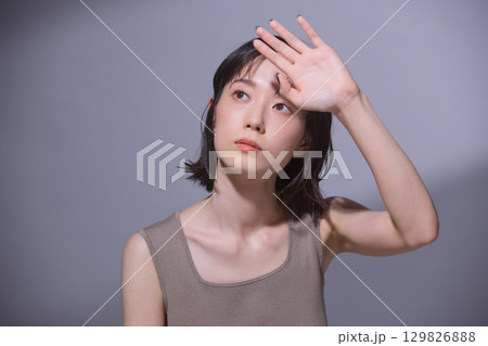 ビューティーイメージ 若い女性のポートレート ビューティーイメージ 若い女性のポートレート 129826888
