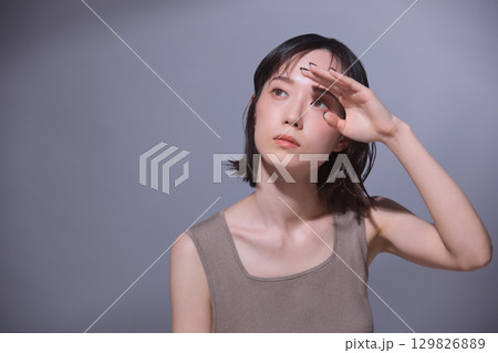 ビューティーイメージ 若い女性のポートレート ビューティーイメージ 若い女性のポートレート 129826889