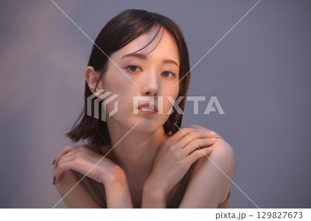 ビューティーイメージ 若い女性のポートレート ビューティーイメージ 若い女性のポートレート 129827673