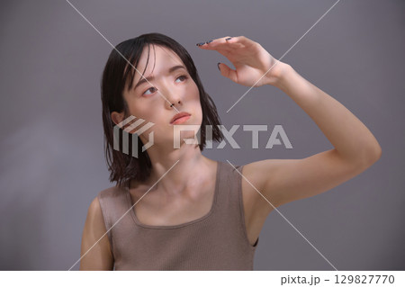 ビューティーイメージ 若い女性のポートレート 129827770