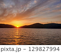 海に沈む夕日 129827994