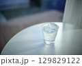 水の入ったグラス 水の入ったグラス 129829122