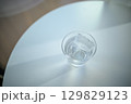 水の入ったグラス 水の入ったグラス 129829123