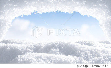 かまくら、ふわふわの雪の積もった風景 かまくら、ふわふわの雪の積もった風景 129829417