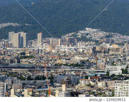 五月山から見る兵庫県宝塚市の街並み 129829611