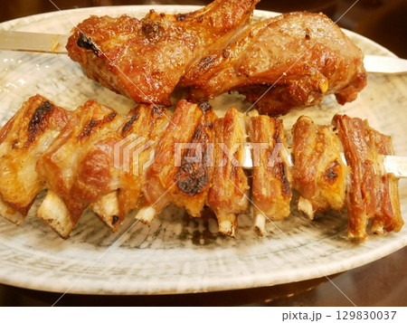 ウズベキスタンの伝統料理シャシリク(ケバブ)　 129830037