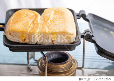 たまごサンドでホットサンド 129830609