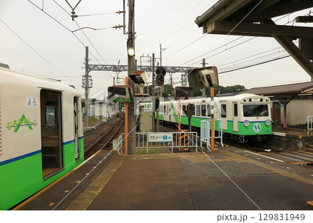 三重県内を走る地方鉄道「四日市あすなろう鉄道」:内部線と八王子線が分岐する日永駅 三重県内を走る地方鉄道「四日市あすなろう鉄道」:内部線と八王子線が分岐する日永駅 129831949