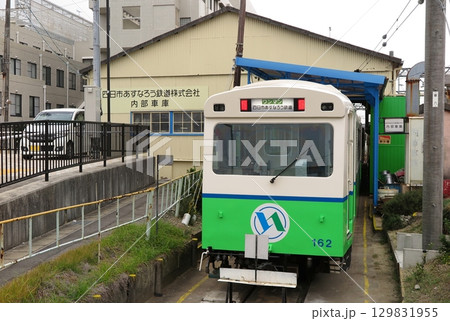三重県内を走る地方鉄道「四日市あすなろう鉄道」:内部線終点の内部駅に併設された内部車庫 三重県内を走る地方鉄道「四日市あすなろう鉄道」:内部線終点の内部駅に併設された内部車庫 129831955