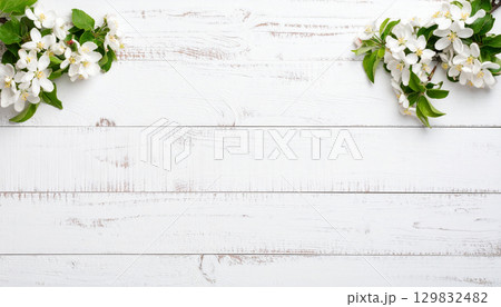 白い木の板　背景素材 129832482