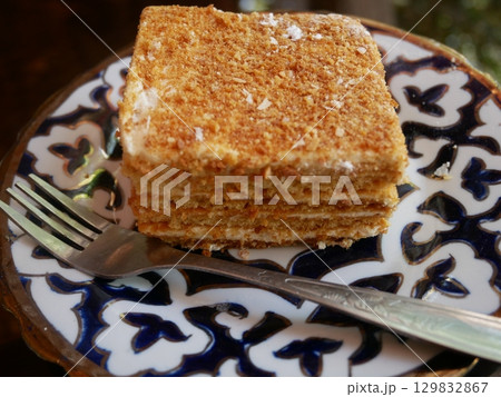 ロシア(ソ連)の伝統スイーツ「メドヴィック」 ロシア(ソ連)の伝統スイーツ「メドヴィック」 129832867