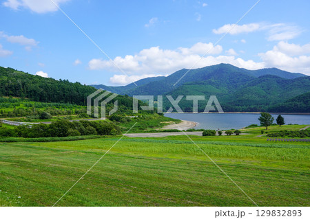 かなやま湖ラベンダー園付近の風景(南富良野町) かなやま湖ラベンダー園付近の風景(南富良野町) 129832893