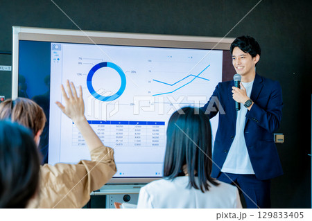 セミナー　プレゼン 129833405