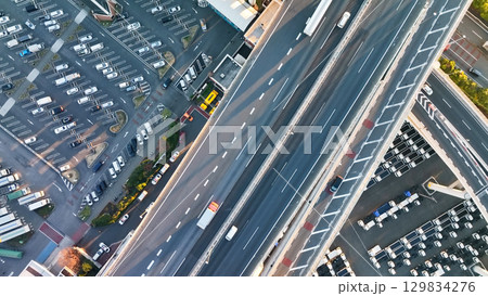 高速道路の真俯瞰ドローン空撮 高速道路の真俯瞰ドローン空撮 129834276