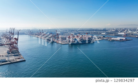 港湾都市のドローン空撮 129834297