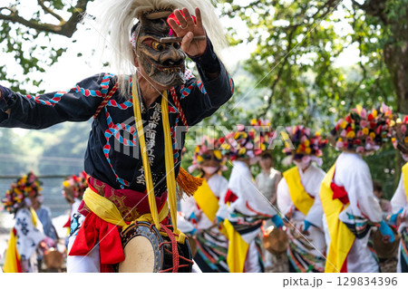 肥前佐賀の秋祭り－母ヶ浦面浮立 129834396