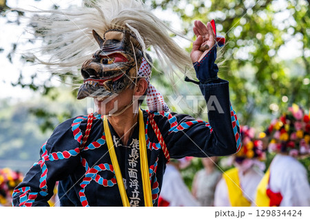 肥前佐賀の秋祭り－母ヶ浦面浮立 129834424