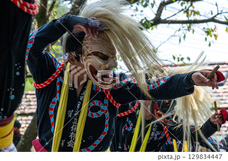 肥前佐賀の秋祭り－母ヶ浦面浮立 129834447