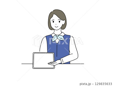 パソコンを使っている制服を着た女性 129835633