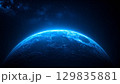 宇宙に浮かぶ青い惑星の地平線 129835881