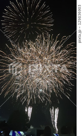 花火大会フィナーレ 129836903