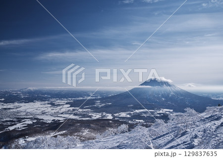 厳冬のニセコアンヌプリ山頂付近から羊蹄山を臨む 厳冬のニセコアンヌプリ山頂付近から羊蹄山を臨む 129837635