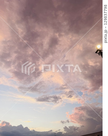 夕焼け空のグラデーション 夕焼け空のグラデーション 129837798
