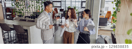 The Importance of Team Collaboration in a Modern Office Environment and Space Design Trends 129838835