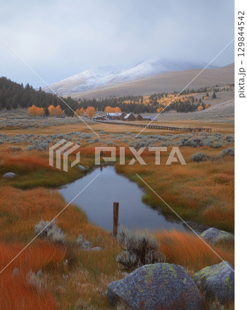 Autumnal Mountain Ranch Scenic View Peaceful...のイラスト素材 [129844542] - PIXTA