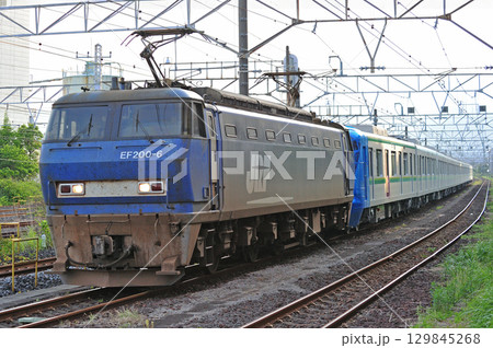 東海道本線 西湘貨物 JR貨物 EF200-6(吹田)+東京メトロ 16000系 16126編成 東海道本線 西湘貨物 JR貨物 EF200-6(吹田)+東京メトロ 16000系 16126編成 129845268