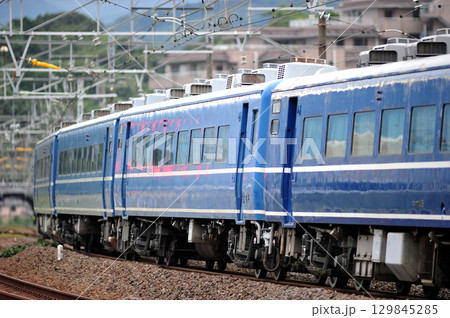 東海道本線 真鶴 JR貨物 EF65-2139(新鶴見)+JR四国 12系+14系 東武鉄道 譲渡 東海道本線 真鶴 JR貨物 EF65-2139(新鶴見)+JR四国 12系+14系 東武鉄道 譲渡 129845285